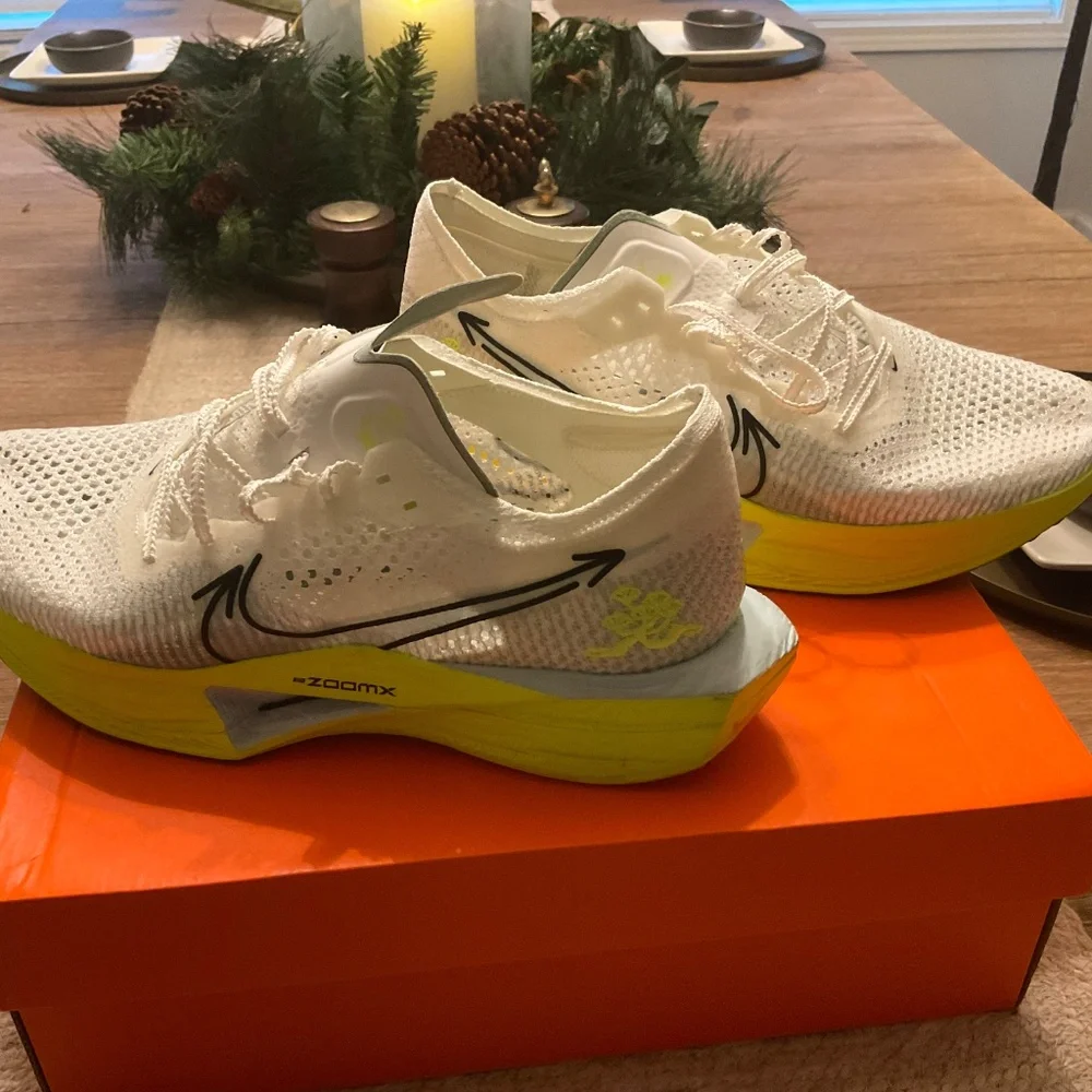 Nike Men's ZoomX VaporFly Next% 3 - Picture 5 of 11